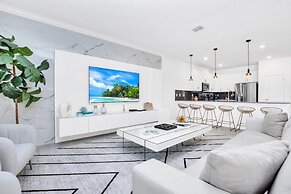 Brand New House Private Lake View 3009 Protagonist 9 Bedroom Home