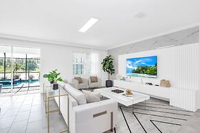 Brand New House Private Lake View 3009 Protagonist 9 Bedroom Home