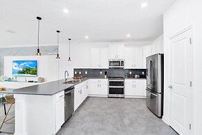 Brand New House Private Lake View 3009 Protagonist 9 Bedroom Home