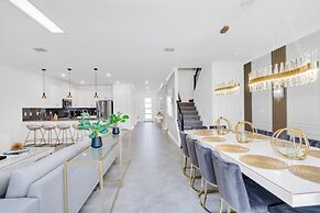 Brand New House Private Lake View 3009 Protagonist 9 Bedroom Home