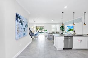 Brand New House Private Lake View 3009 Protagonist 9 Bedroom Home