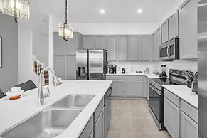 5890high 12 Bedroom Villa