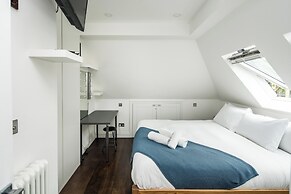 Sleek and Stylish 1BD Apt w/ Balcony, Hammersmith