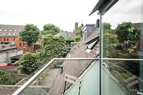 Sleek and Stylish 1BD Apt w/ Balcony, Hammersmith