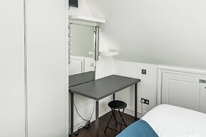 Sleek and Stylish 1BD Apt w/ Balcony, Hammersmith