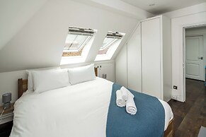 Sleek and Stylish 1BD Apt w/ Balcony, Hammersmith