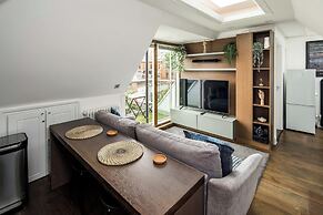 Sleek and Stylish 1BD Apt w/ Balcony, Hammersmith