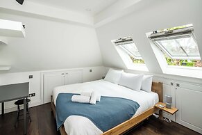 Sleek and Stylish 1BD Apt w/ Balcony, Hammersmith