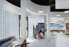 Meow Hero Youth Hostel