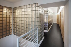 Meow Hero Youth Hostel