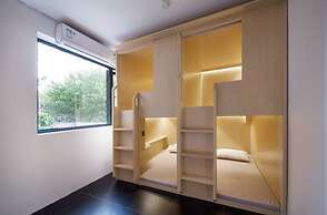 Meow Hero Youth Hostel