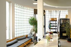 Meow Hero Youth Hostel