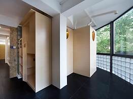 Meow Hero Youth Hostel