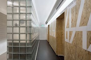 Meow Hero Youth Hostel