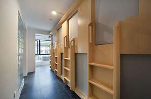 Meow Hero Youth Hostel