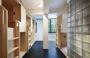 Meow Hero Youth Hostel