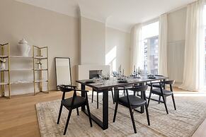 Luxurious 3-Bedroom 280sqm center