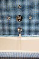 Luxurious 3-Bedroom 280sqm center