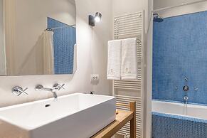 Luxurious 3-Bedroom 280sqm center