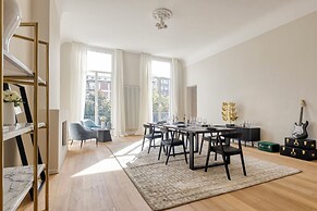 Luxurious 3-Bedroom 280sqm center