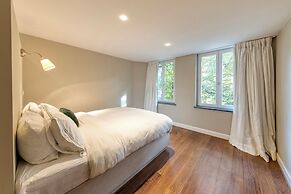 Luxurious 3-Bedroom 280sqm center