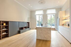 Luxurious 3-Bedroom 280sqm center