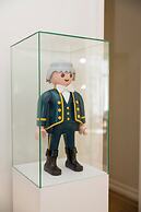 Luxurious 3-Bedroom 280sqm center