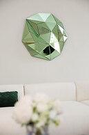 Luxurious 3-Bedroom 280sqm center