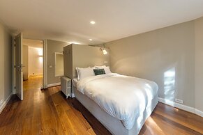 Luxurious 3-Bedroom 280sqm center