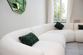 Luxurious 3-Bedroom 280sqm center