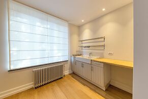 Luxurious 3-Bedroom 280sqm center