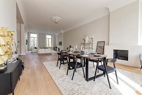 Luxurious 3-Bedroom 280sqm center