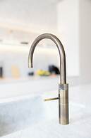 Luxurious 3-Bedroom 280sqm center