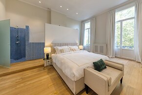 Luxurious 3-Bedroom 280sqm center