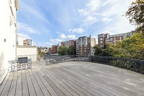 Luxurious 3-Bedroom 280sqm center