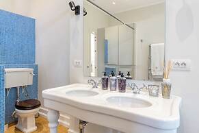 Luxurious 3-Bedroom 280sqm center