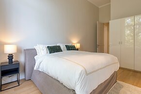 Luxurious 3-Bedroom 280sqm center