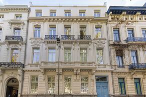 Luxurious 3-Bedroom 280sqm center