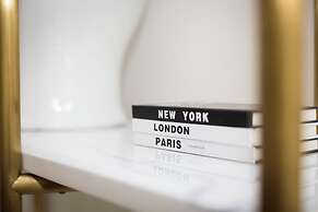 Luxurious 3-Bedroom 280sqm center