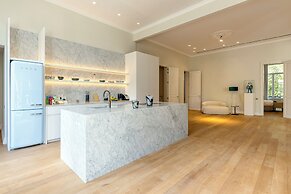 Luxurious 3-Bedroom 280sqm center