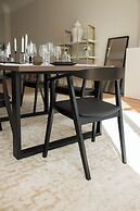 Luxurious 3-Bedroom 280sqm center