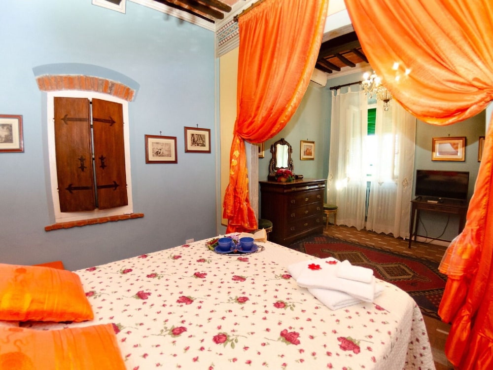 Villa in Uzzano With Private Pool & Garden