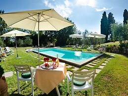 Villa in Uzzano With Private Pool & Garden