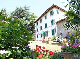Villa in Uzzano With Private Pool & Garden