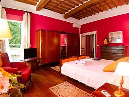 Villa in Uzzano With Private Pool & Garden