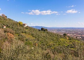 Villa in Uzzano With Private Pool & Garden