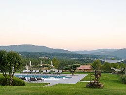 Faboulous Holiday Home With Private Pool