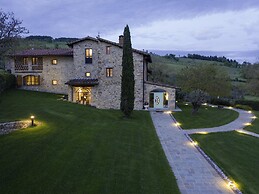 Faboulous Holiday Home With Private Pool