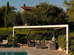 Faboulous Holiday Home With Private Pool