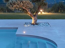 Faboulous Holiday Home With Private Pool